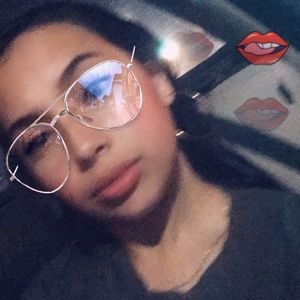 Meet your Posher, Esmeralda